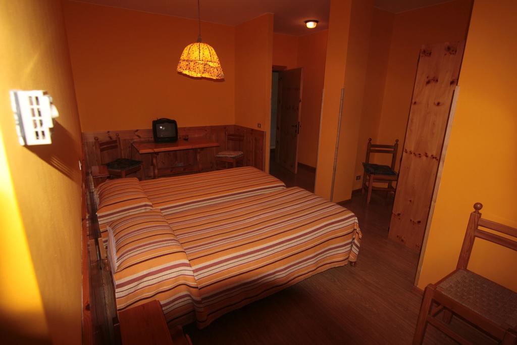 Albergo Trieste Tambre dʼAlpago Habitación foto
