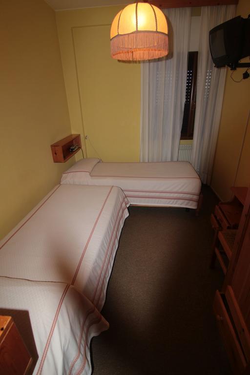 Albergo Trieste Tambre dʼAlpago Habitación foto