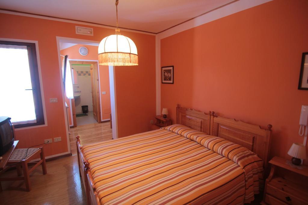 Albergo Trieste Tambre dʼAlpago Habitación foto